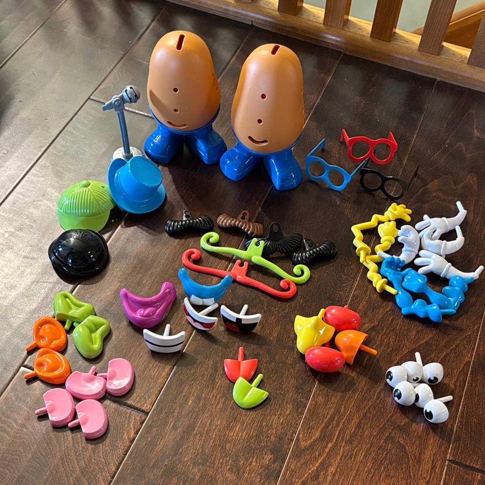 Mr potato heads with 43 accessories